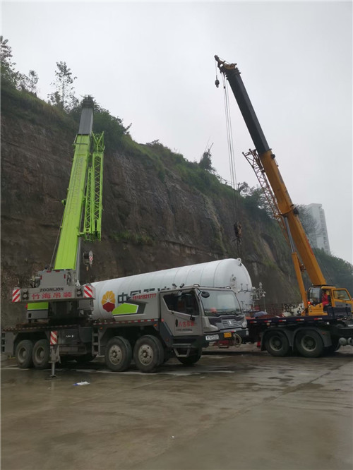 浚县“不怕风雨冻”—— 吊车的 “恶劣环境适应” 技术